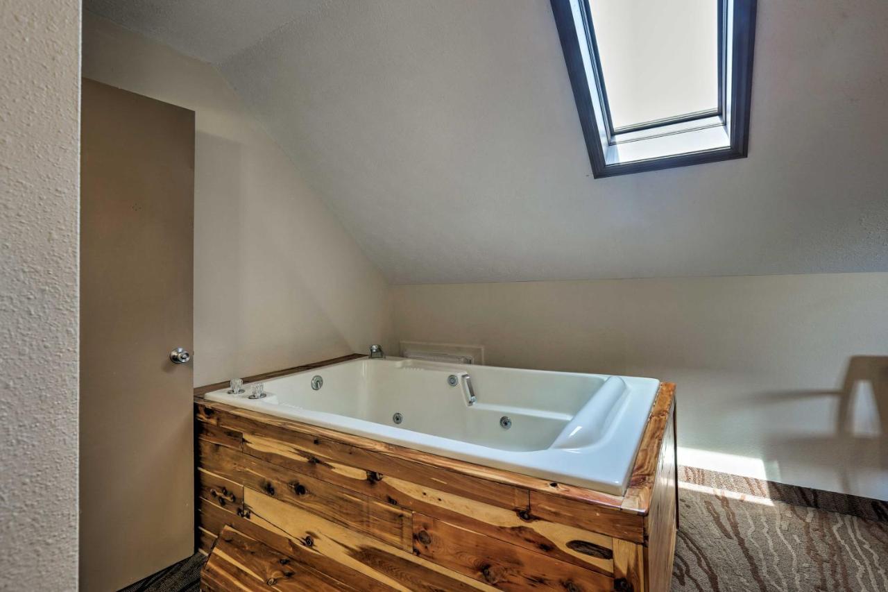 Burkesville Apt With Deck, Views And Pool Access! Exteriör bild
