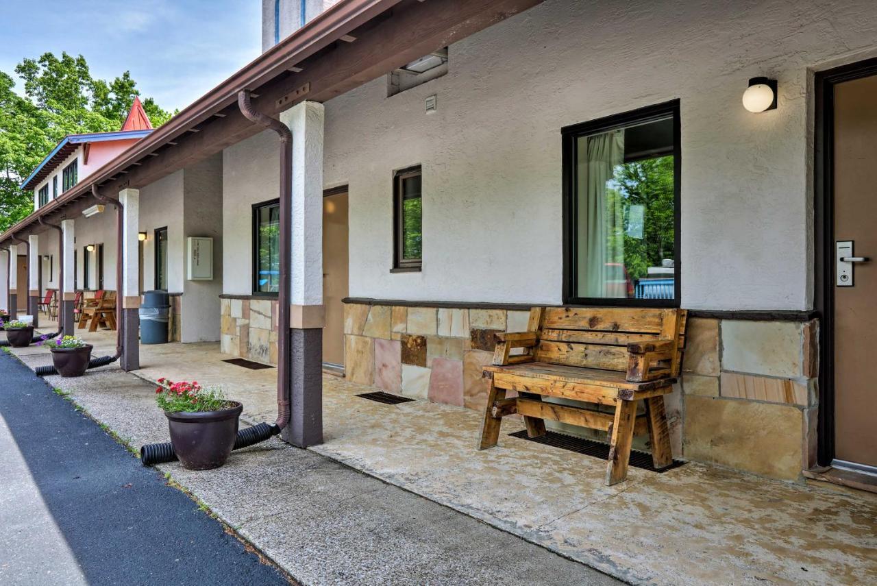 Burkesville Apt With Deck, Views And Pool Access! Exteriör bild