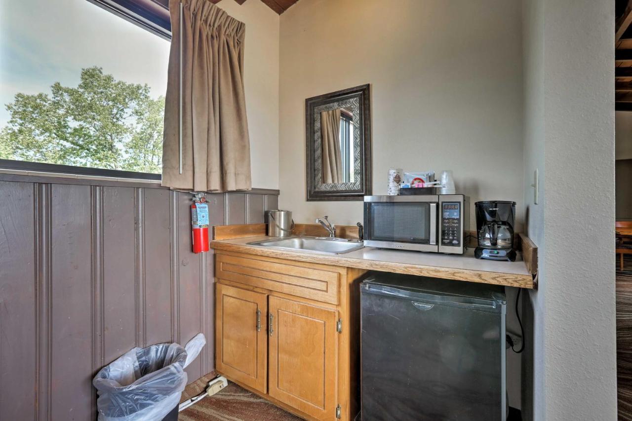 Burkesville Apt With Deck, Views And Pool Access! Exteriör bild